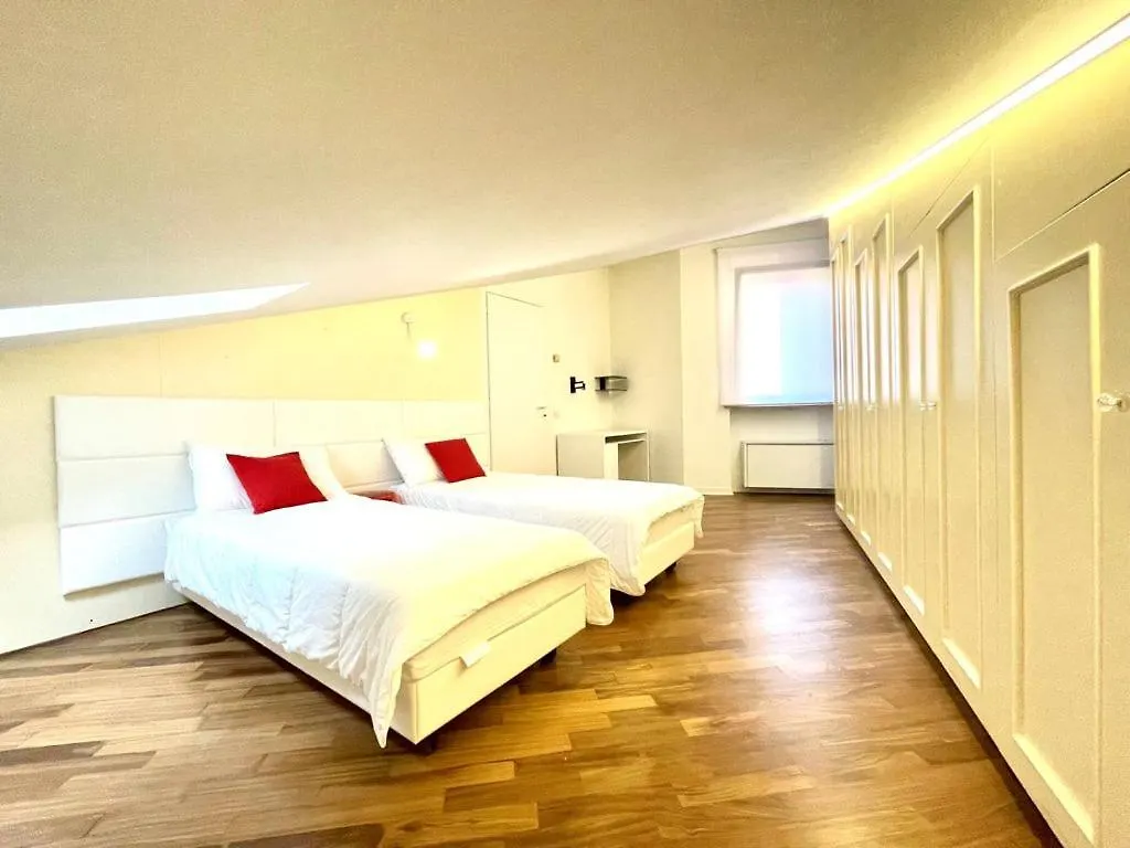 Ampia moderna casa su 2 piani nel cuore di Verona Appartamento