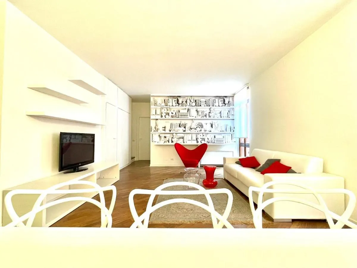 Ampia moderna casa su 2 piani nel cuore di Verona
