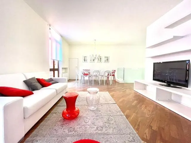 Ampia moderna casa su 2 piani nel cuore di Verona 0*,  Italia