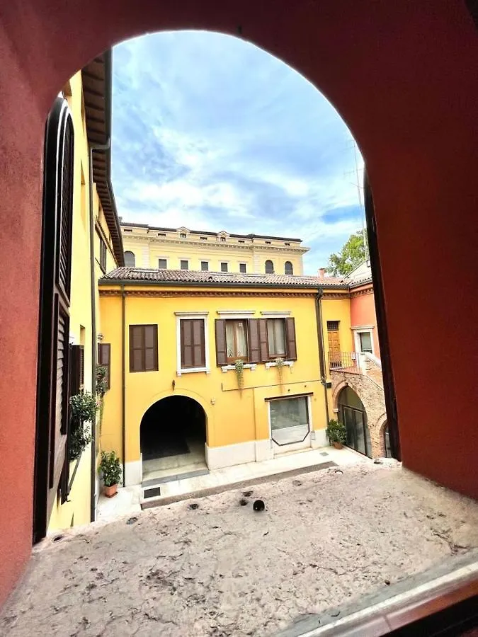 Ampia moderna casa su 2 piani nel cuore di Verona Appartamento