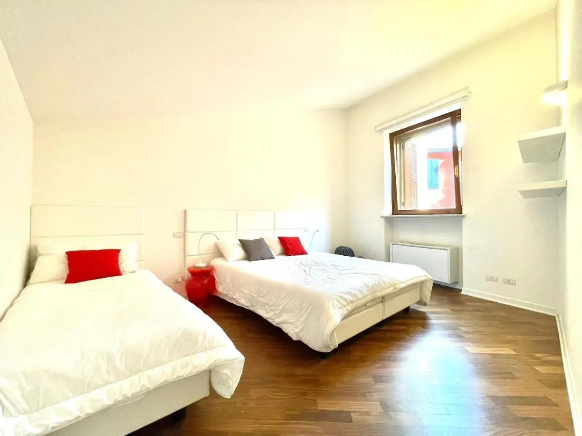 Ampia moderna casa su 2 piani nel cuore di Verona 0*,  Italia