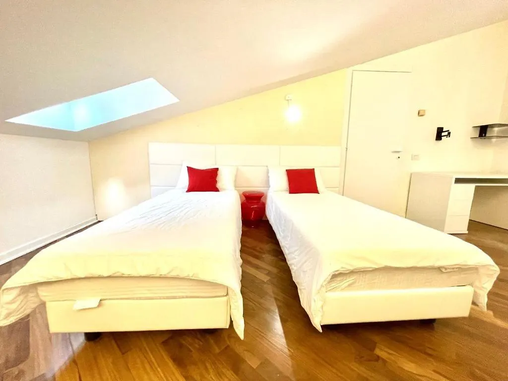 Ampia moderna casa su 2 piani nel cuore di Verona