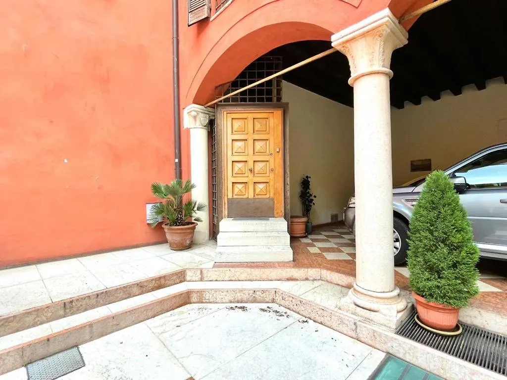 Ampia moderna casa su 2 piani nel cuore di Verona 0*,